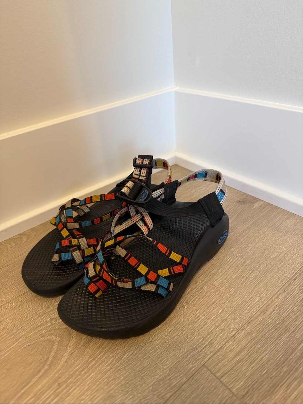 Chaco Women’s ZX/2 Classic Sport Sandal Size 6 multicolor retro pixel toe loop